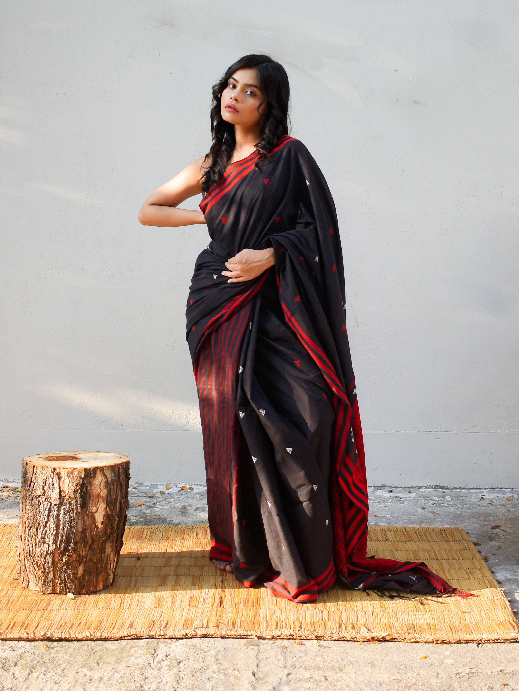 Black And White With Red Combination Chiffon Saree at Rs 3080 | Guruvayur |  Thrissur | ID: 13912212730