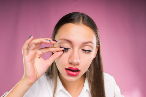 Applying Magnetic Lashes