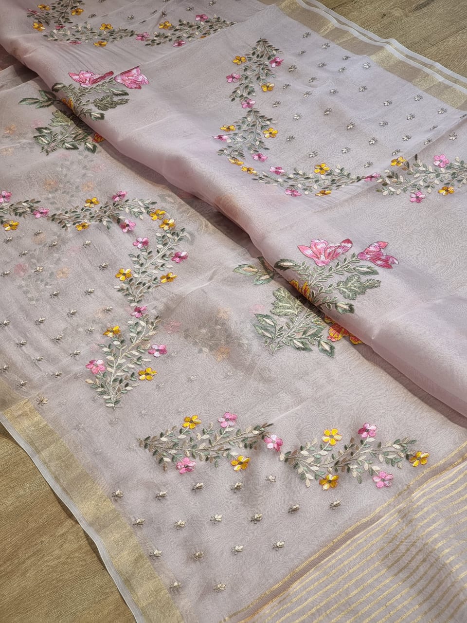 Shaded Floral Embroidery Design Plain Linen Saree | NHH145