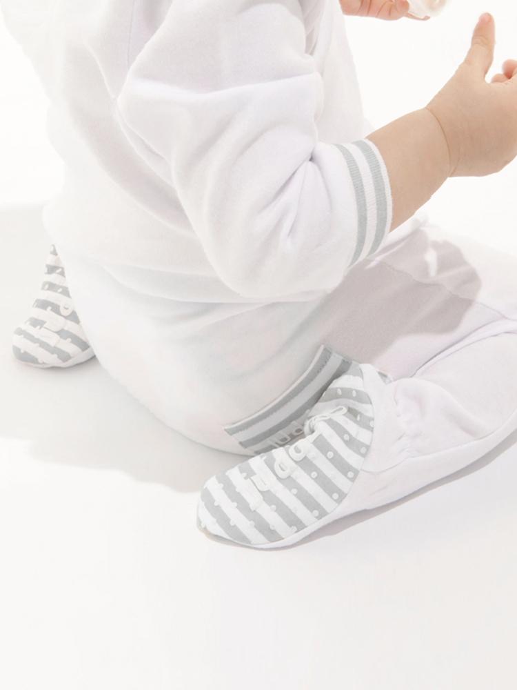 baby sleepsuits with grippy feet