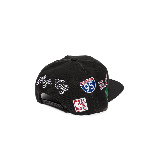 Shop Mitchell & Ness Chicago Bulls Hyperlocal Snapback Hat  6HSSSH21001-CBUBLCK black