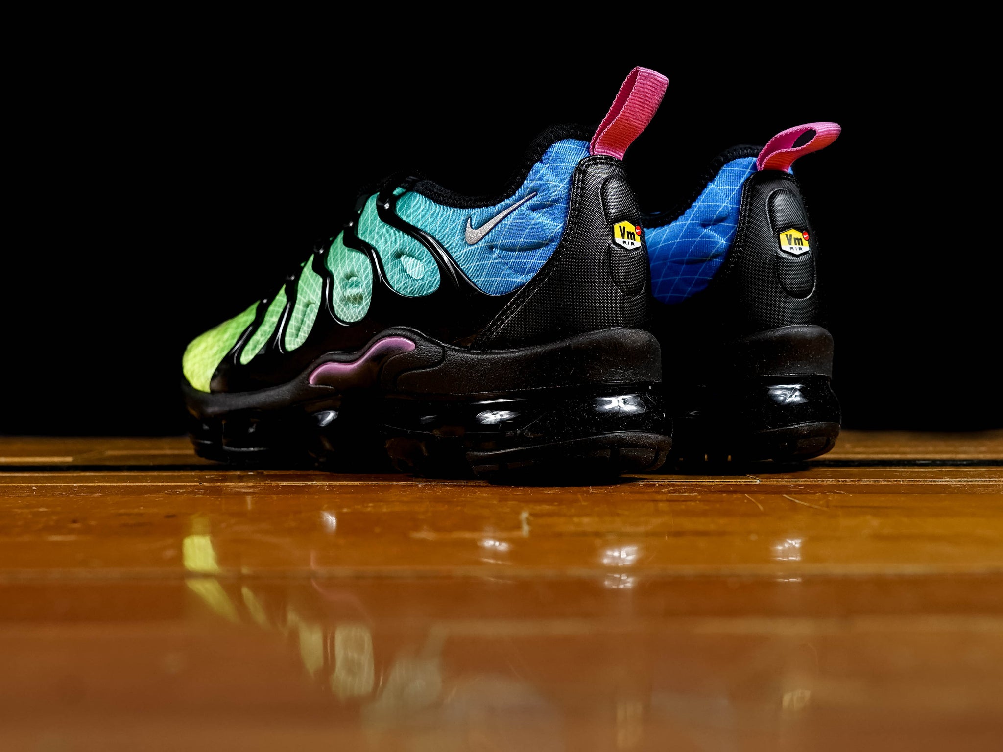 blue and green vapormax plus