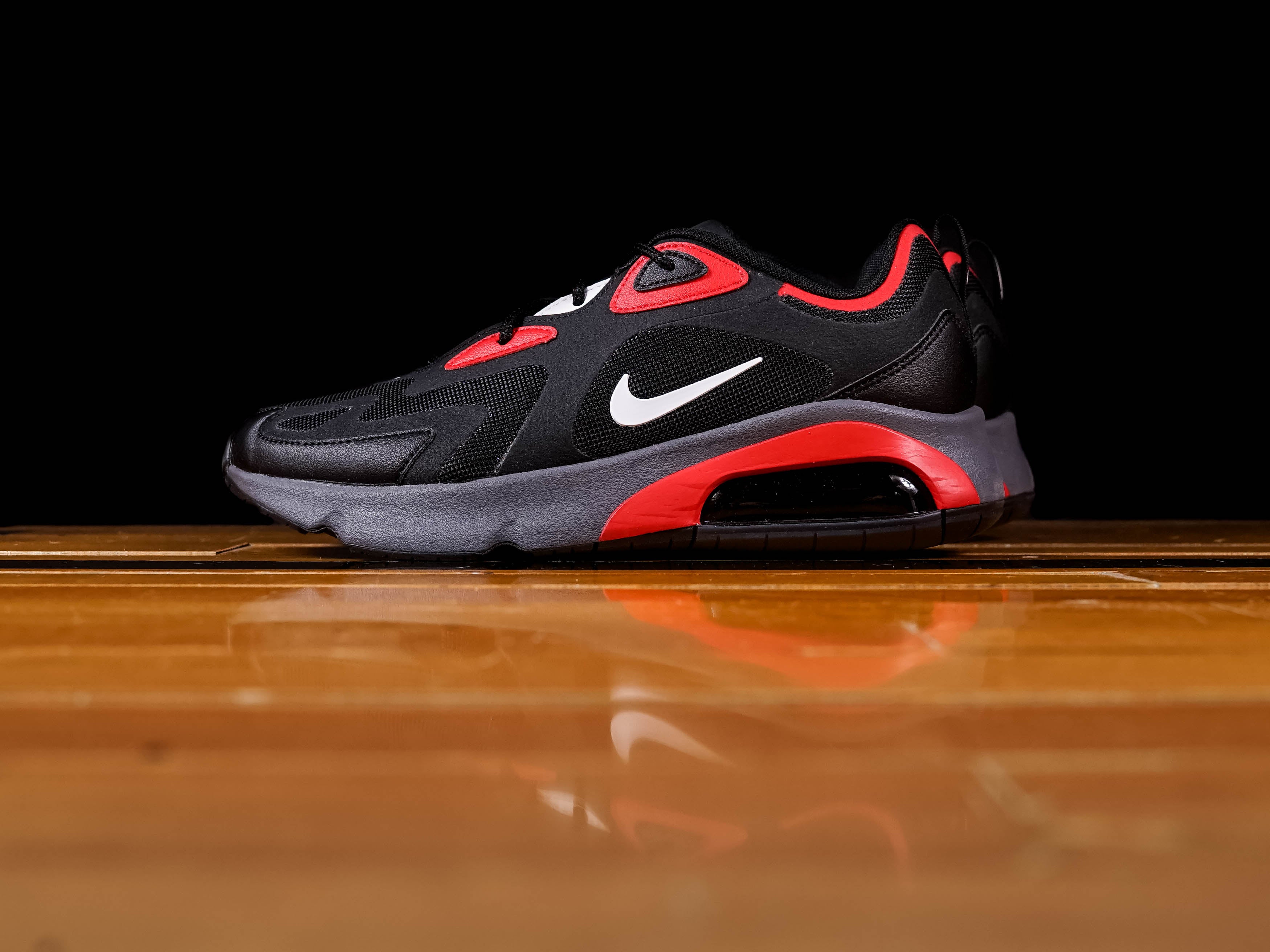 nike 200 black red