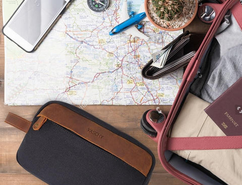 Elementos imprescindibles para viajar: accesorios de cuero para el