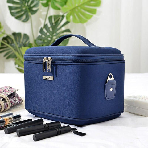 Vanity Soft Case which clings to the suitcase