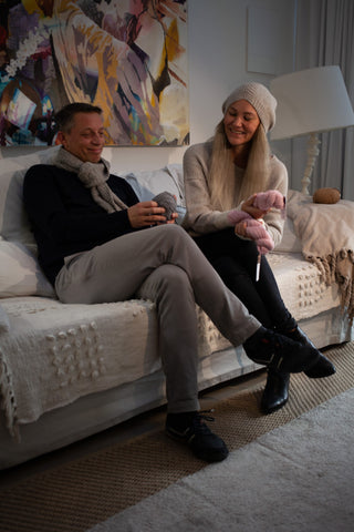 Nordic Yarn founders sitting on the sofa