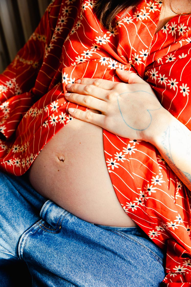 femme enceinte grossesse maternité post-partum Lisa Gachet maman 2021 huile vergetures accouchement préparation 