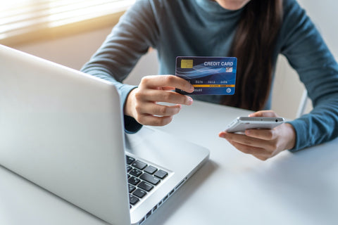 woman buying online jewellery with card