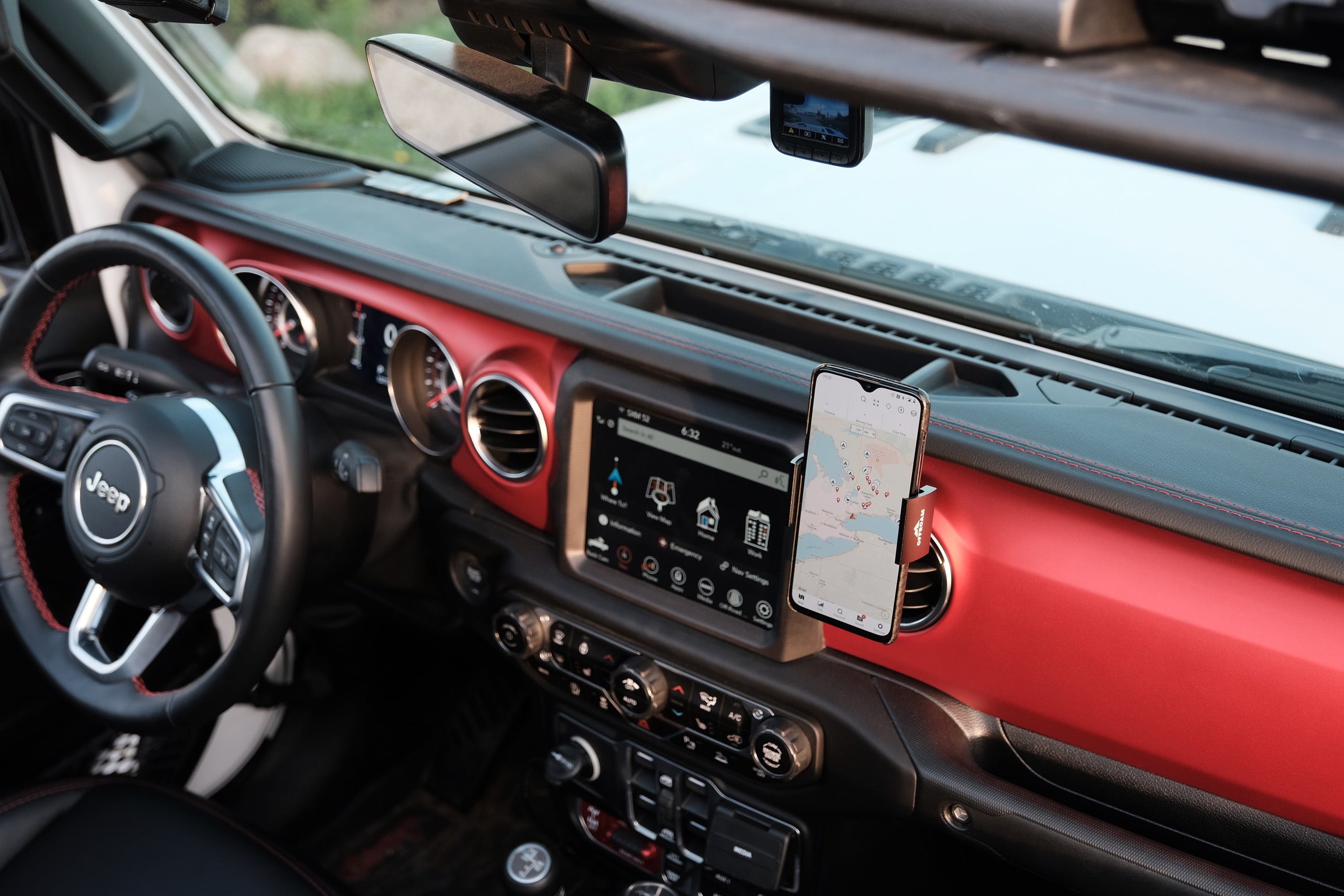 Sturdy phone mounts for Jeep JL/JK/JT, Toyota Tacoma/Tundra, Ford F150 –  Offroam