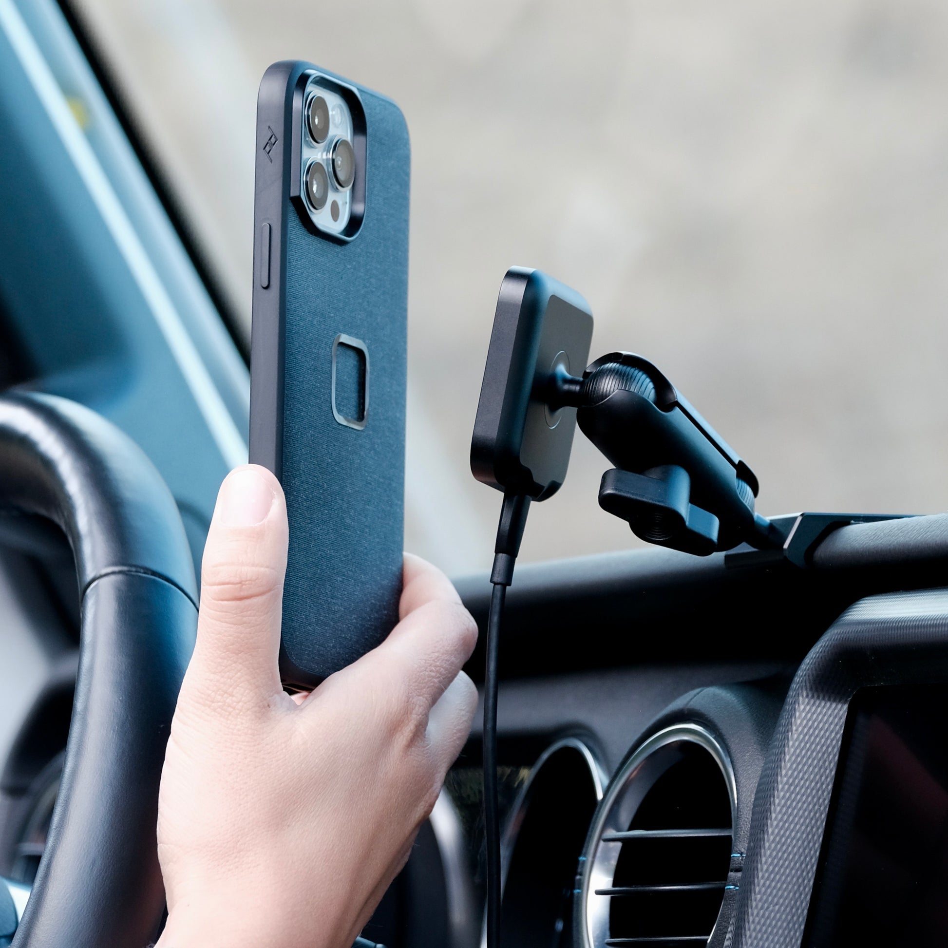 2018-2023 Jeep Wrangler MagSafe Charging Phone Mount - Offroam
