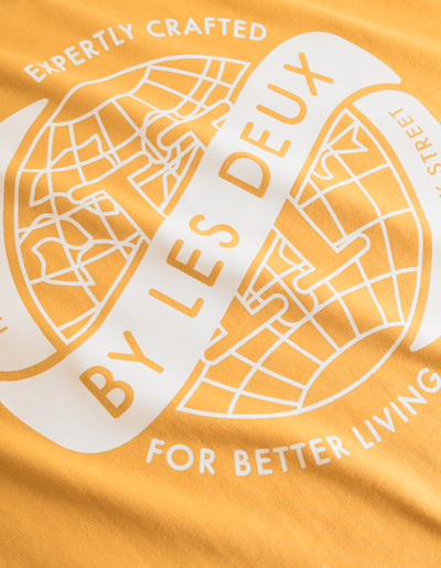 Les Deux MEN Globe T-Shirt T-Shirt 740215-Mustard Yellow/Ivory