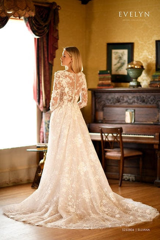 https://cdn.shopify.com/s/files/1/0246/1125/files/Evelyn-Bridal-Elliana-Wedding-Dress2_large.jpg?v=1704473741