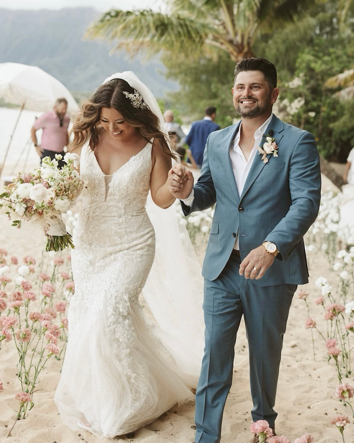 how to travel with your wedding dress for a destination wedding