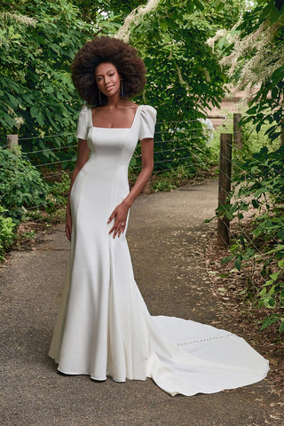 Simple, Elegant, Minimalist Wedding Dresses: Timeless Styles for Classic  Brides