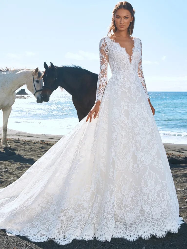 Designers like Monique Lhuillier | Luxe Redux Bridal