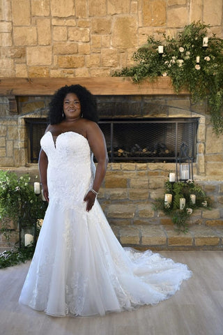 Shop 300+ Plus Size Wedding Dresses Online - Designer Gowns for Curvy  Brides Ready-to-Ship - Luxe Redux Bridal