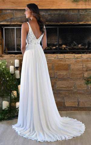 Elegant Youthful Aesthetic Wedding Dresses Form Fitting Lace Mesh