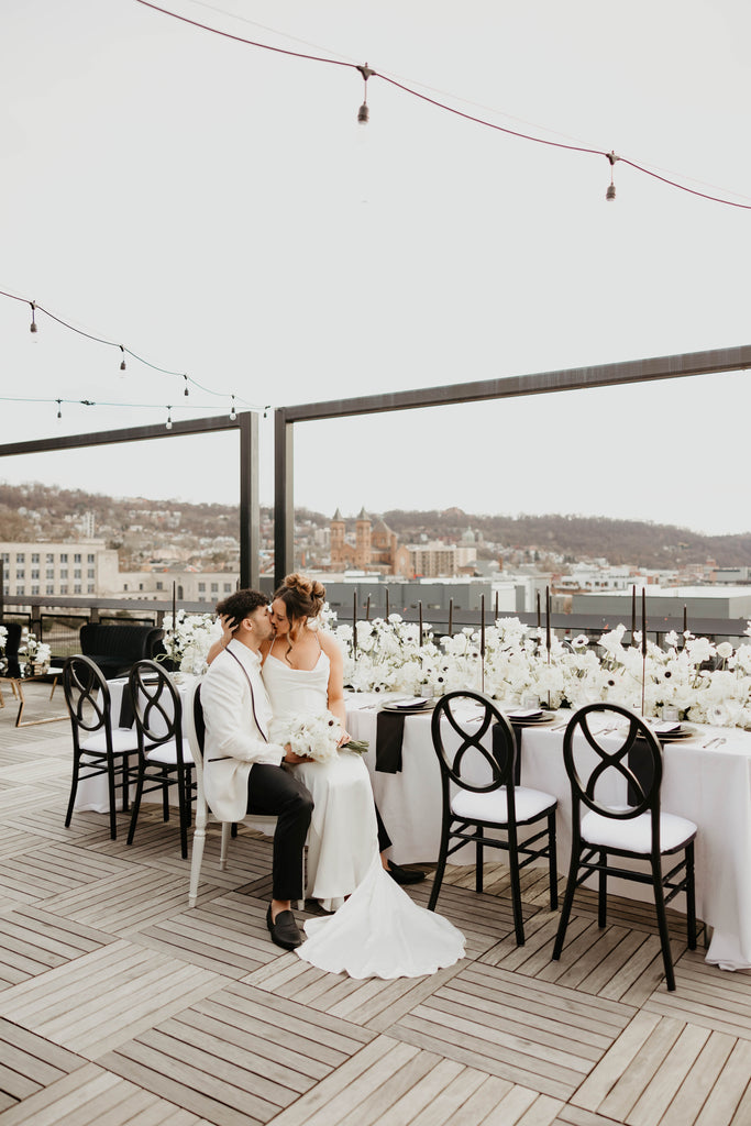 Downtown Pittsburgh Rooftop Wedding Inspo 