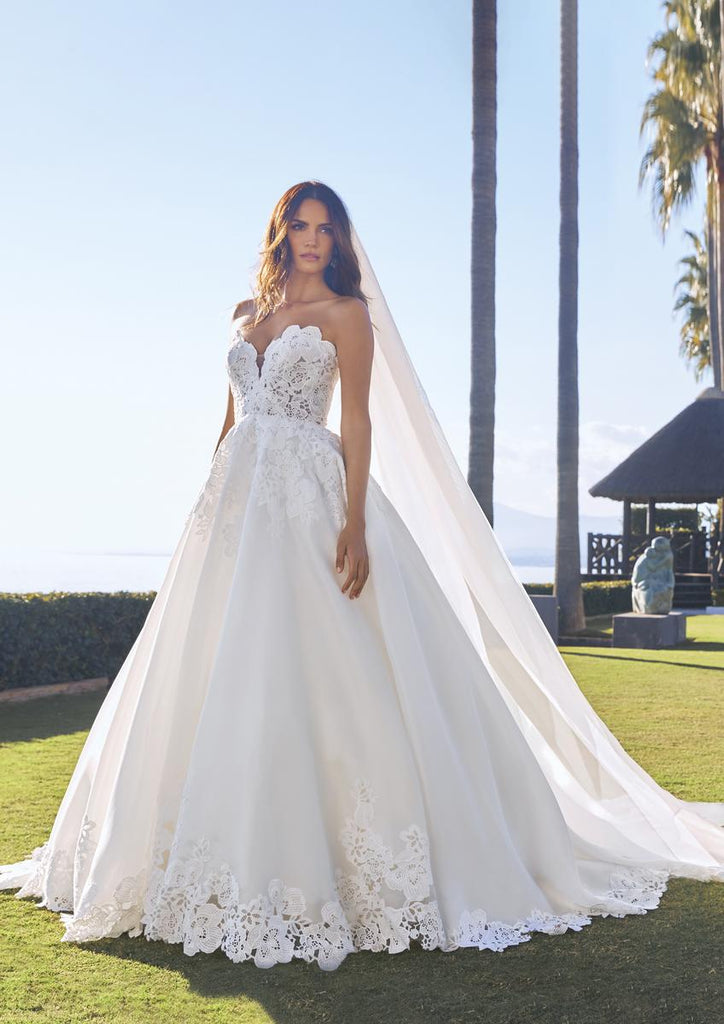 Ball gown wedding dress- Pronovias Myrna