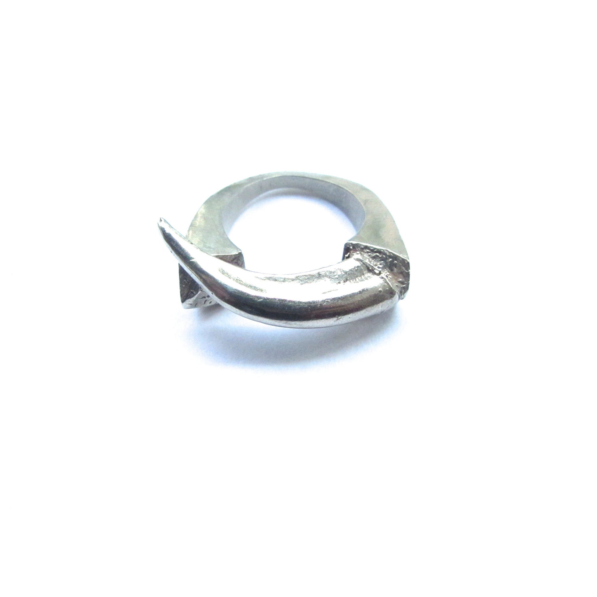 Harrier Clasp Ring