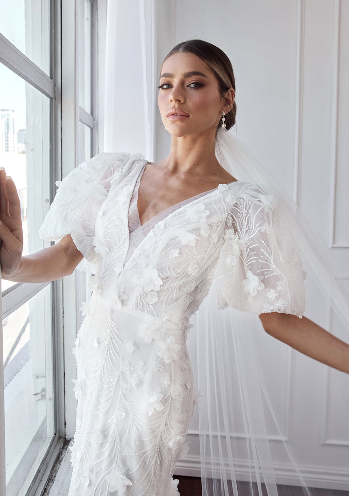Brielle - Elegant Pearl Wedding Veil & Bridal Jewellery