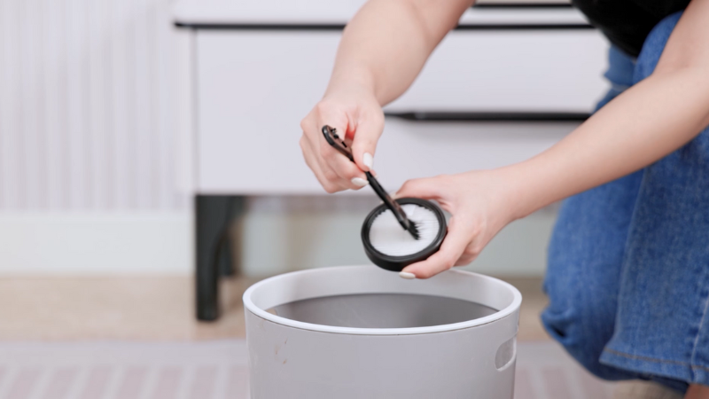 clean the hepa filter using the cleaning gadget-inselife.com