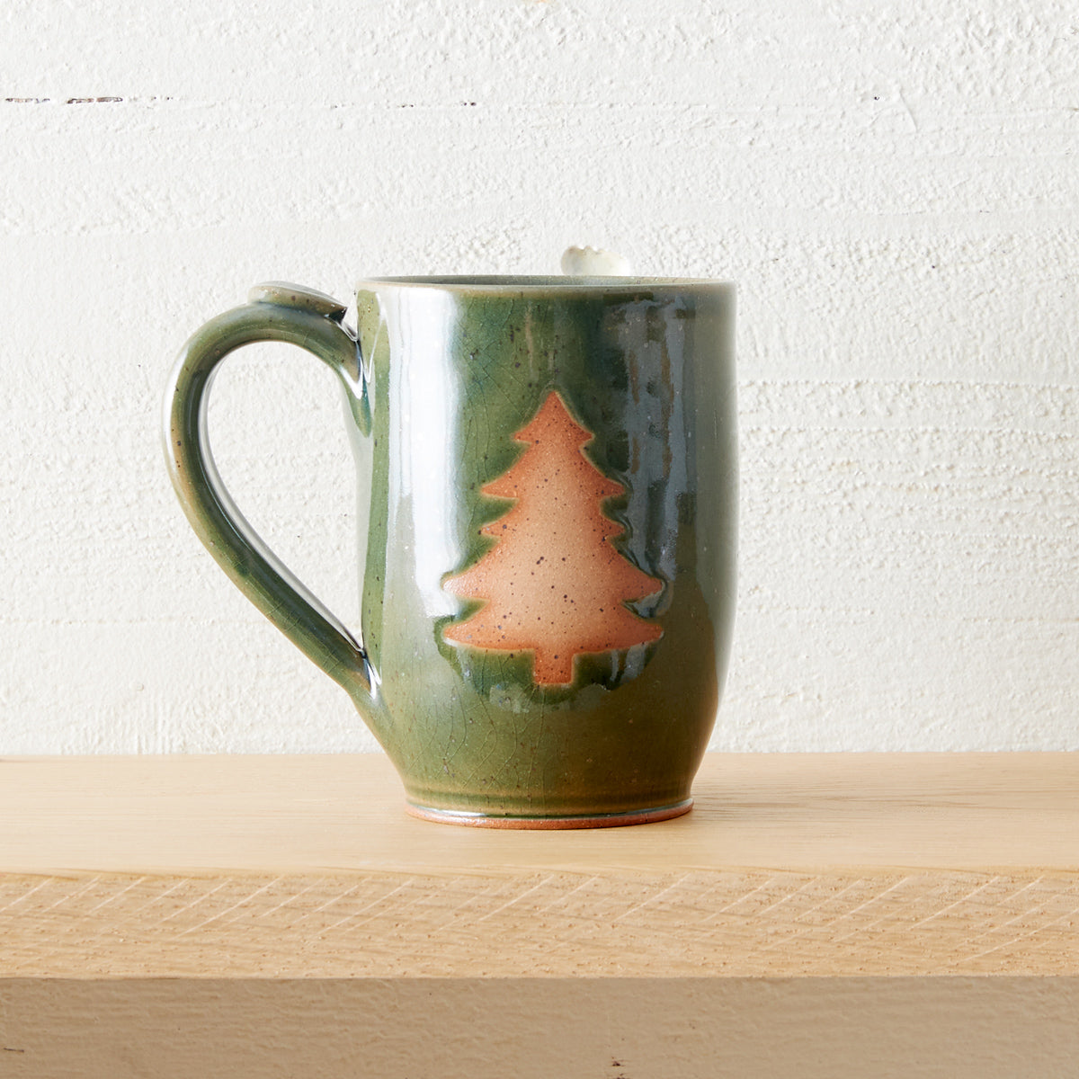 https://cdn.shopify.com/s/files/1/0246/7912/0989/products/potterychristmastreemugs1.jpg?v=1672849168
