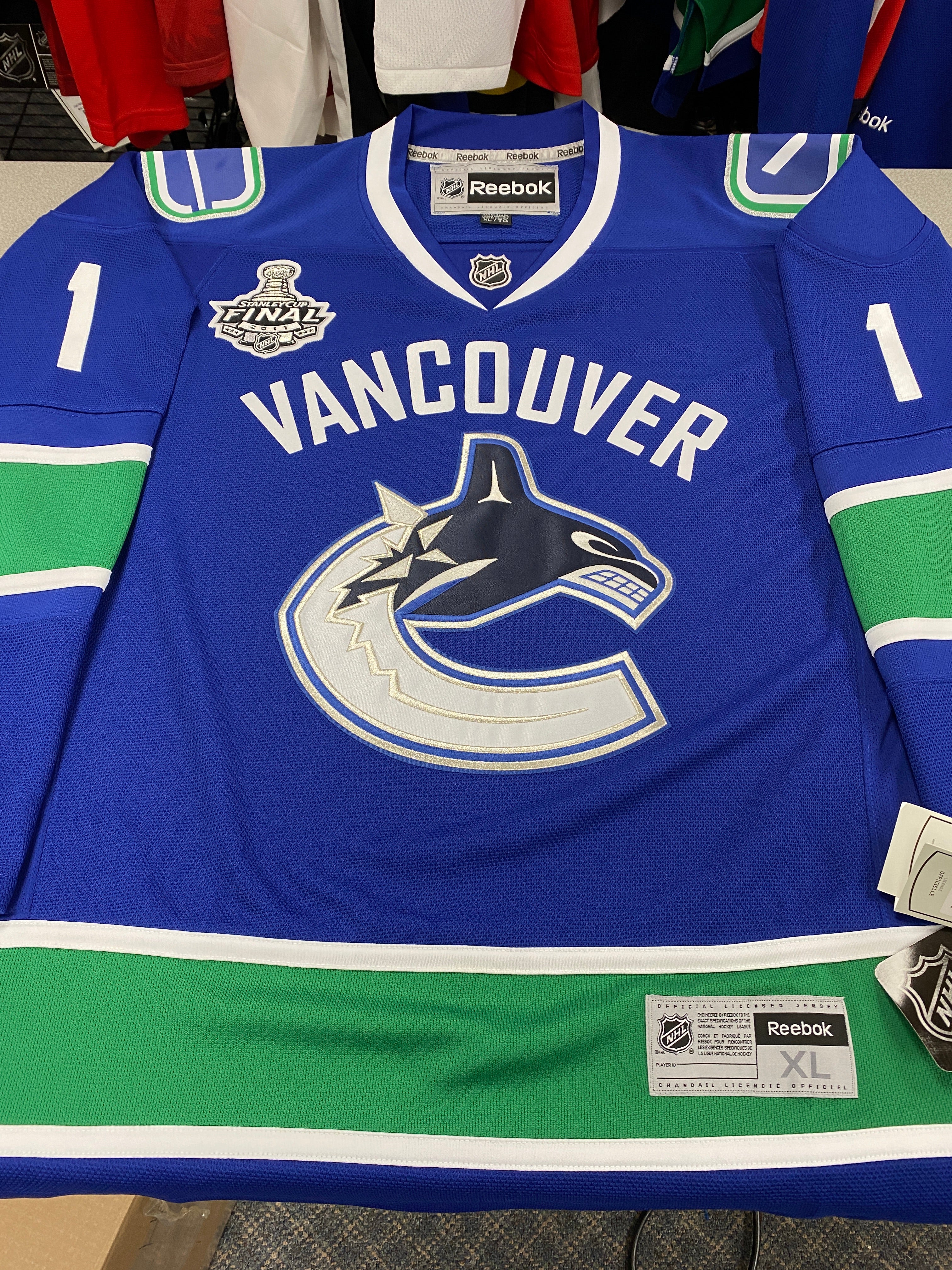 luongo signed jersey