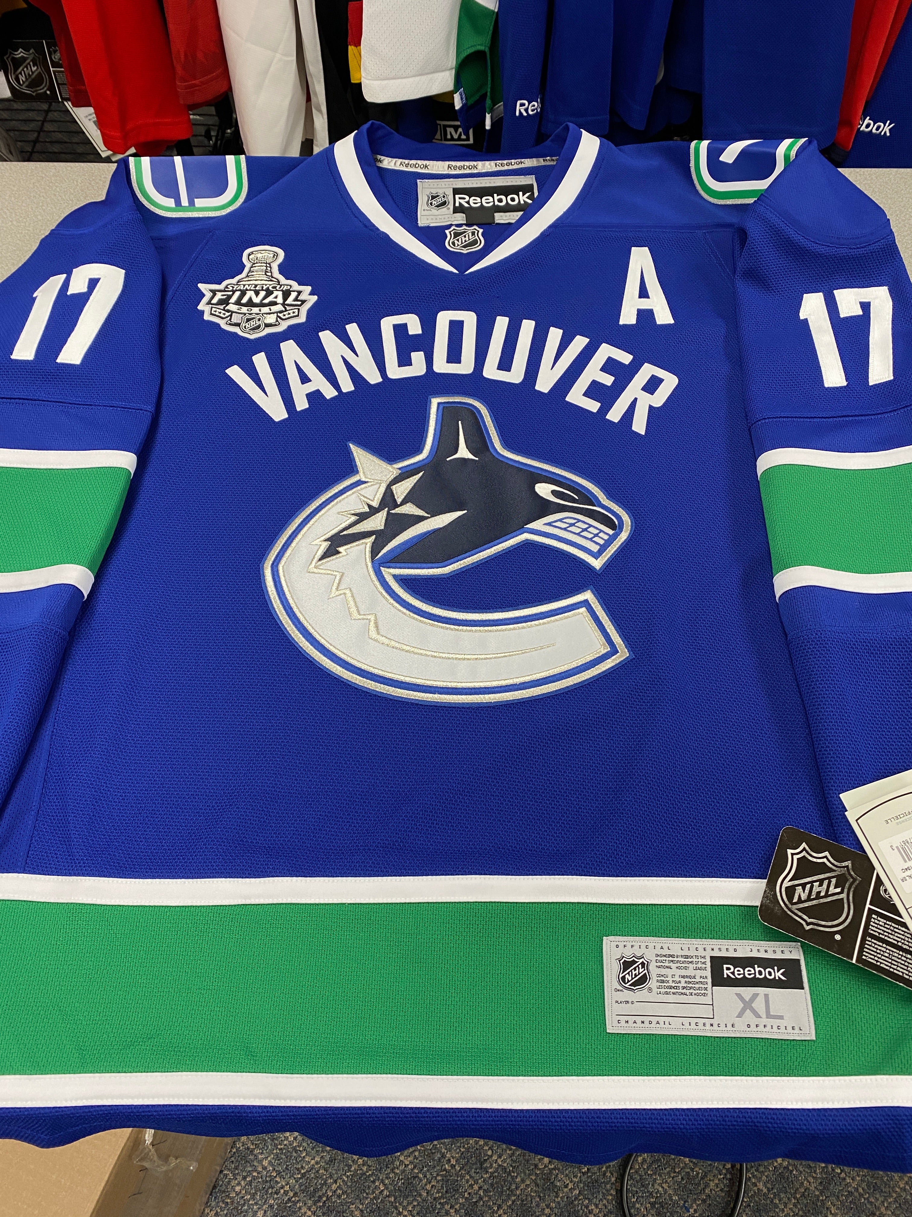 kesler canucks jersey