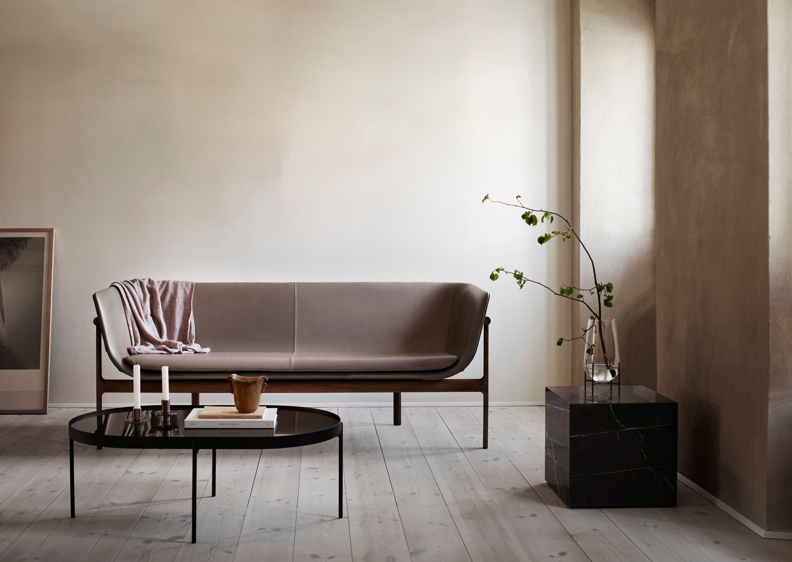 Menu Tailor sofa in leather