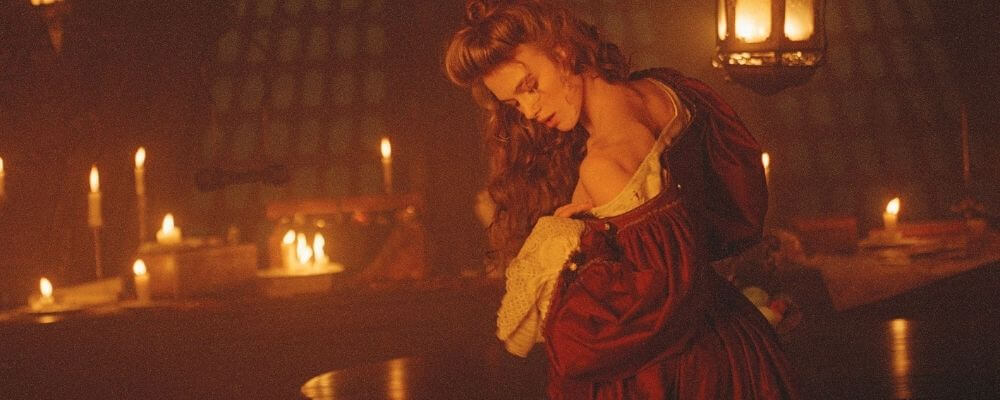 elizabeth-swann-robe