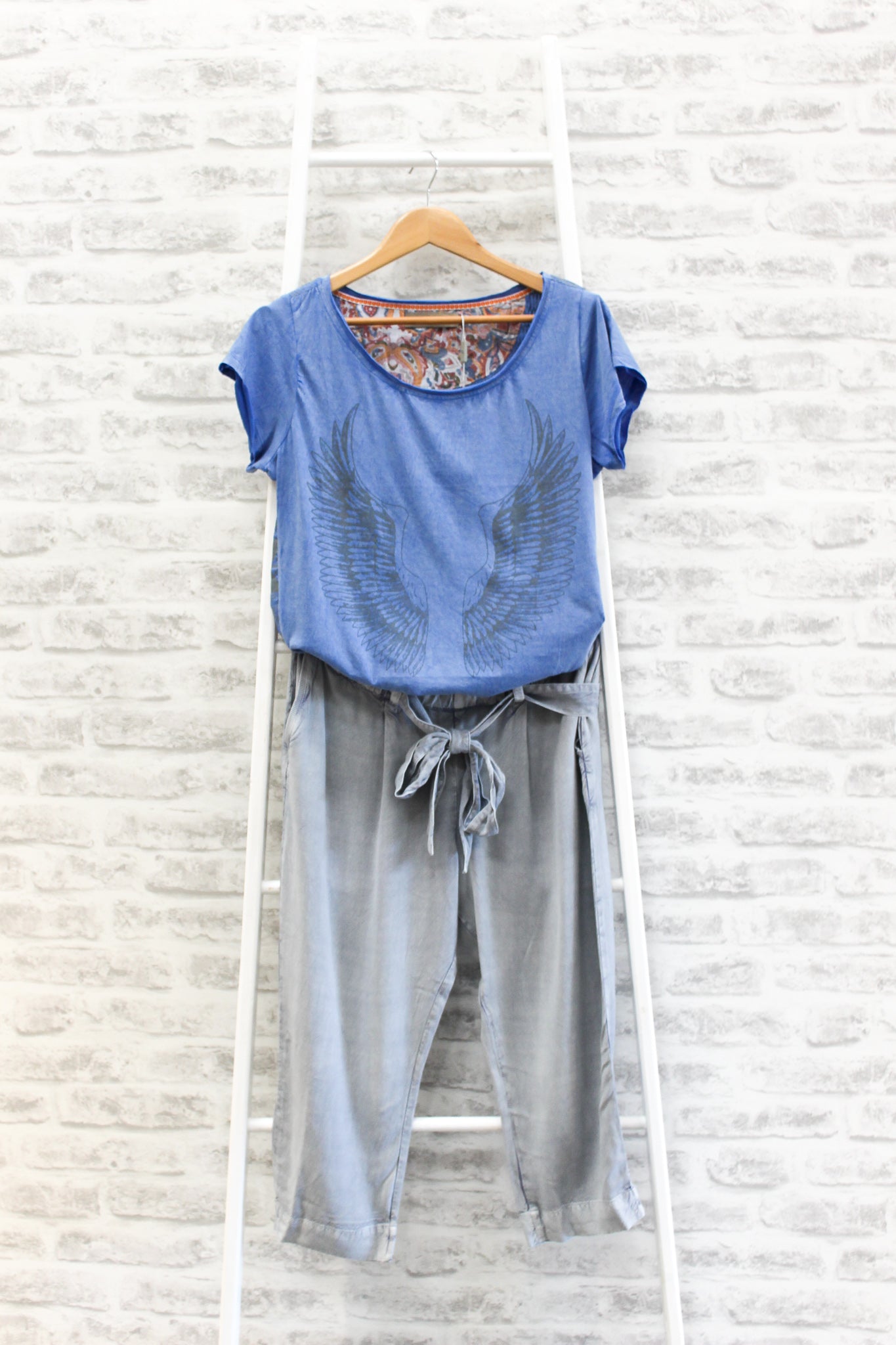 pale blue cropped trousers