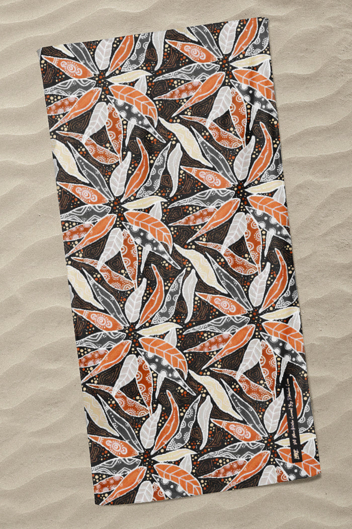 Yili Yitan (Winter Leaves) Beach Towel