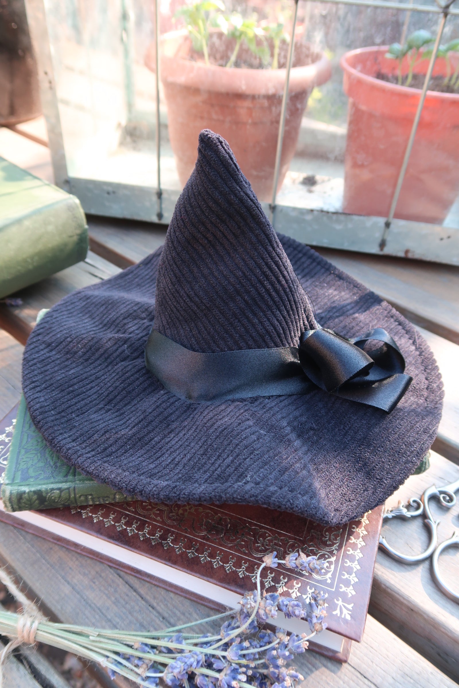 Classic black gothic witch hat 