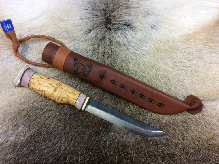 Traditional Finnish hunting knife Wood Jewel Karhuleuku sormisuojalla 23klss