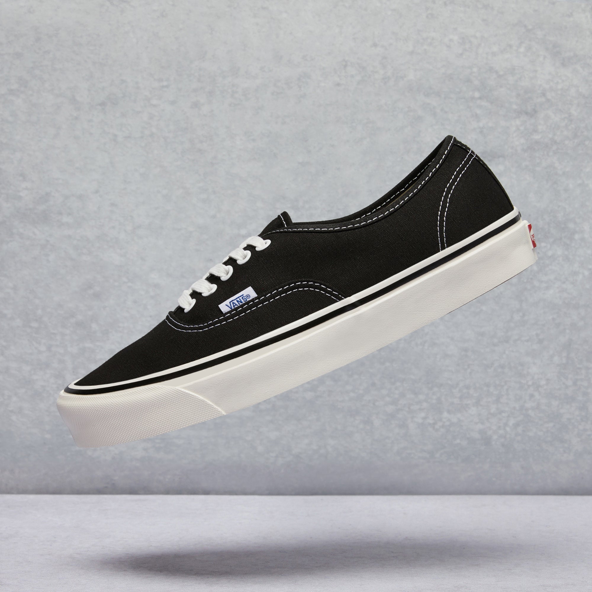 vans old skool black dubai