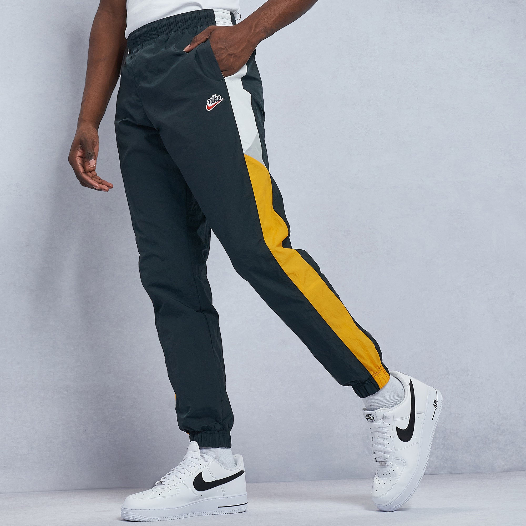 nike windrunner joggers