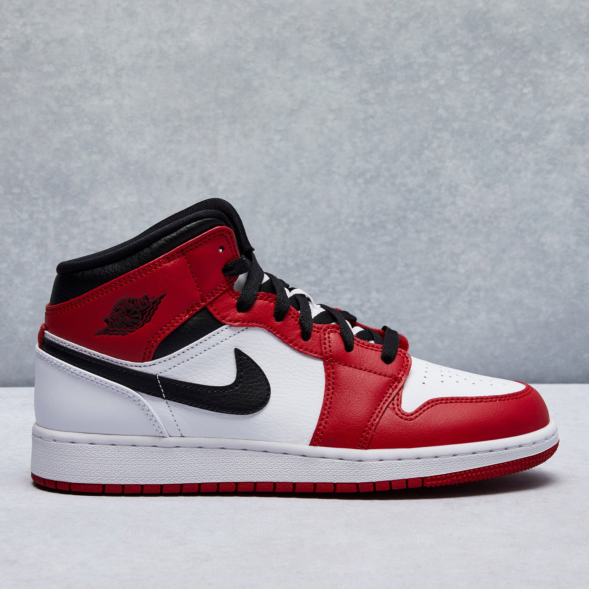 Jordan Air Jordan 1 Mid Shoe (Grade School) | Dropkick