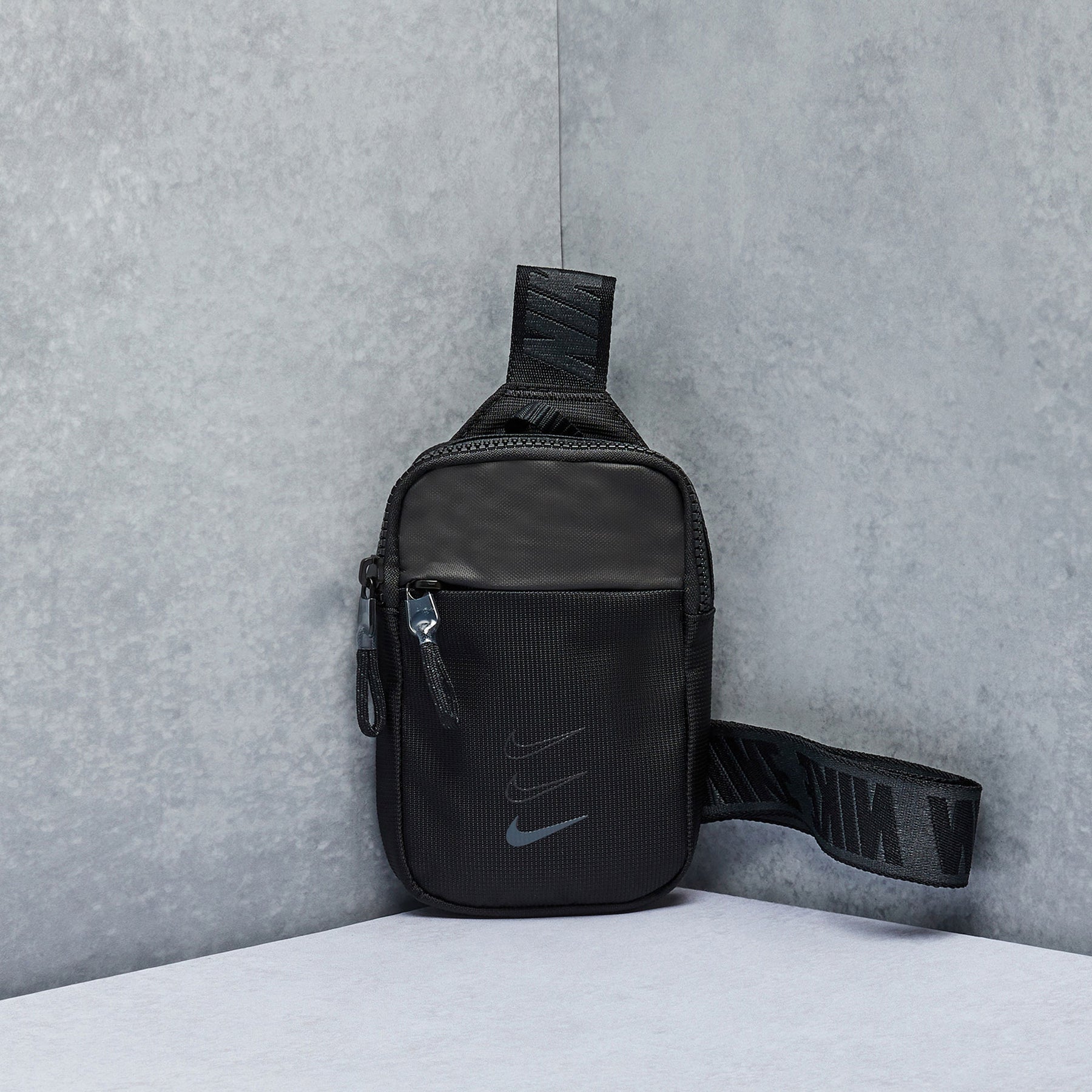 Nike Sportswear Essentials Waist Bag | Dropkick