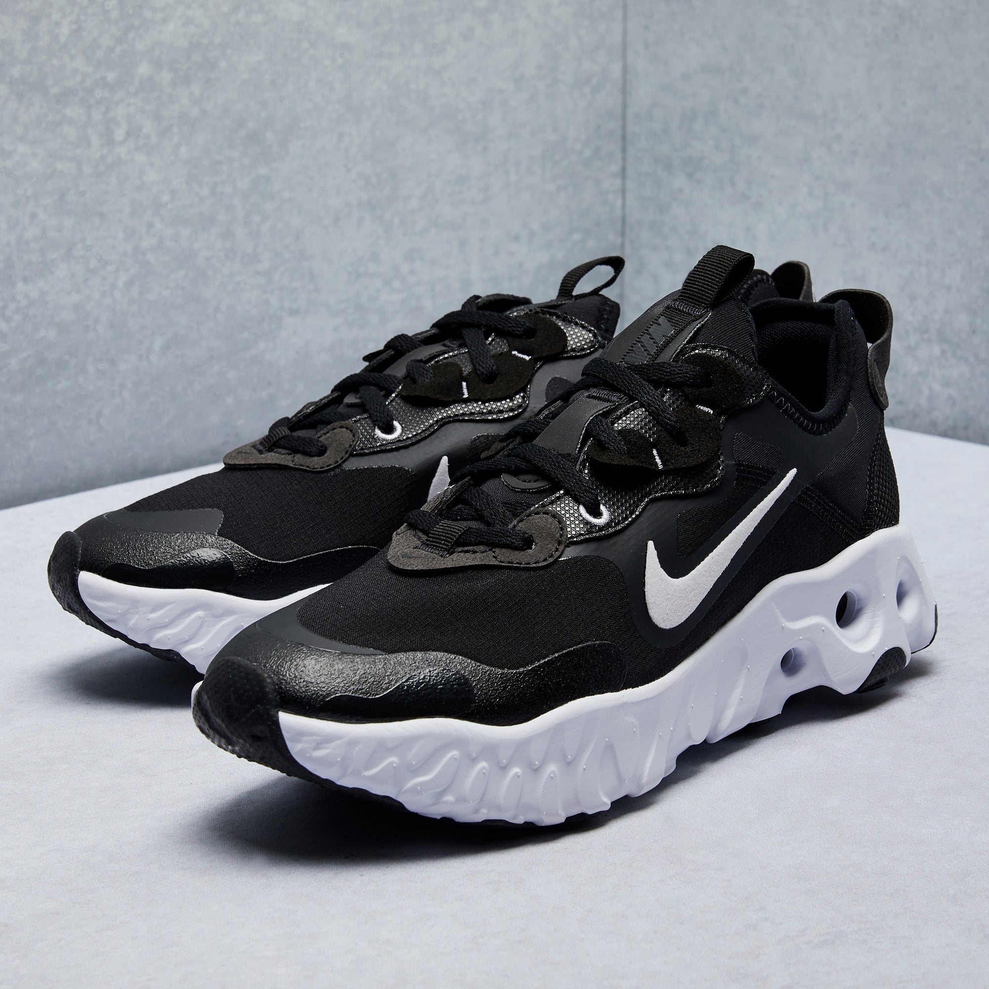 nike react art3mis black