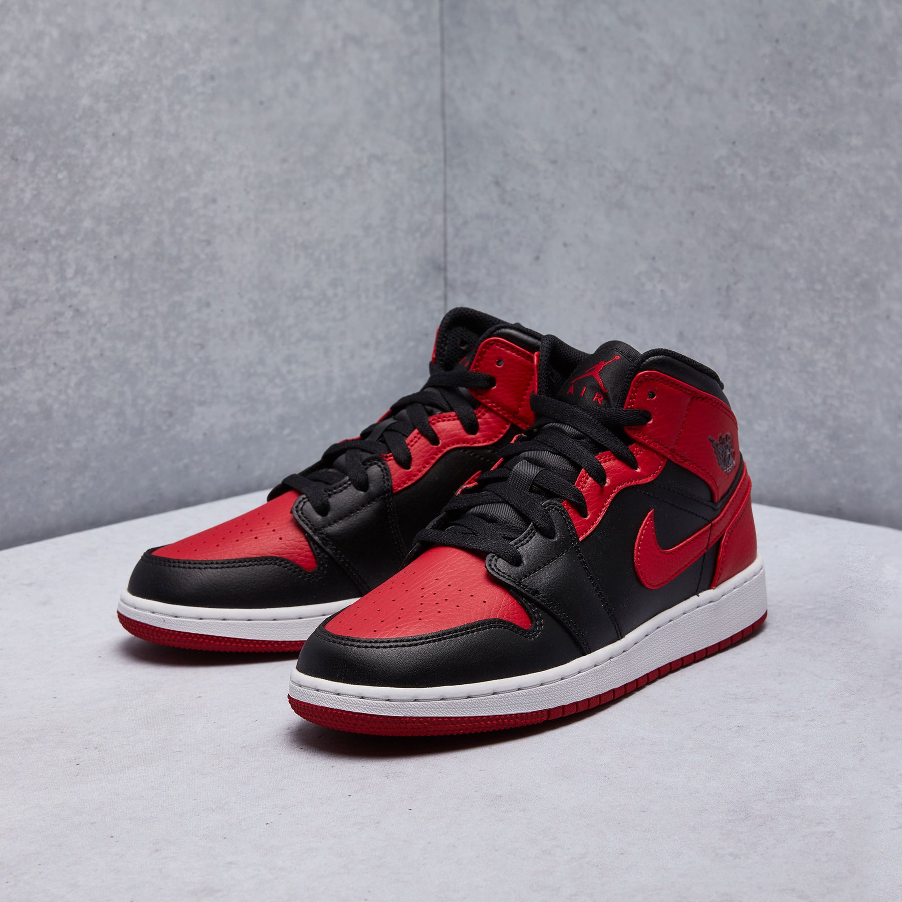 Jordan Air Jordan 1 Mid Shoe (Grade School) | Dropkick