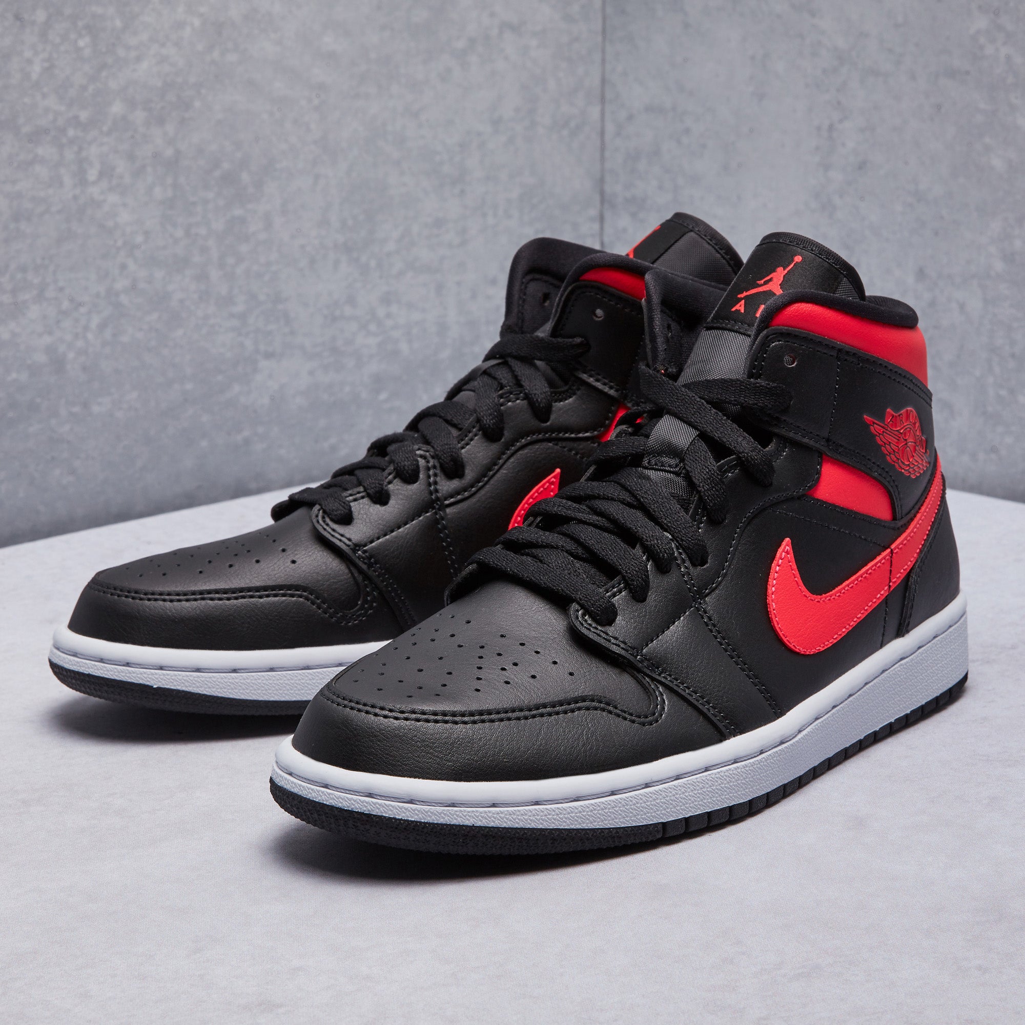 Jordan Air Jordan 1 Mid Shoe | Dropkick