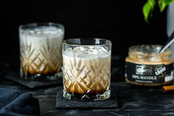 Silvestrovský White Russian s mandľovým maslom.