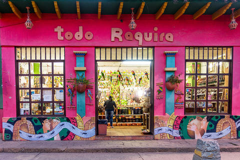 Geschäft mit Souvenirs in Raquira, pinkes Haus