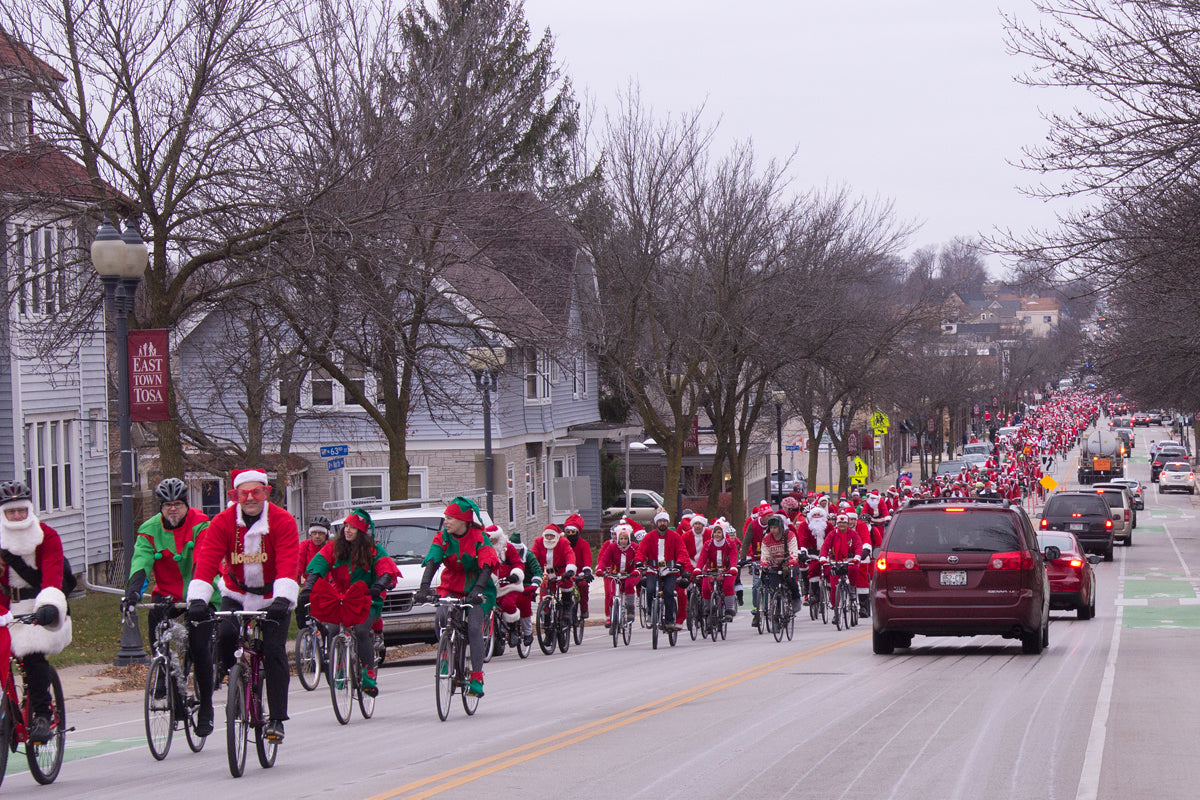 Over a thousand Santas bike through the streets of Milwaukee