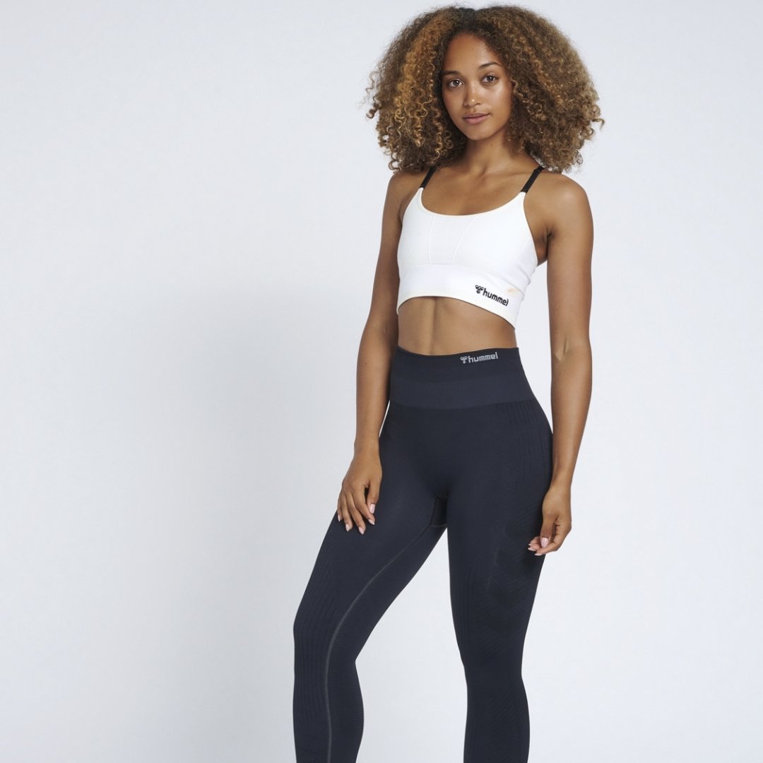Hummel® - Luna Seamless Sports Top (Marshmallow) FREE SHIPPING ON ORDERS OVER €80 | Fitfashion.com