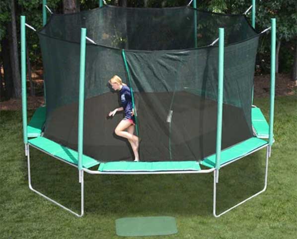 do not allow children below the age of 6 years to use the trampoline anywhere