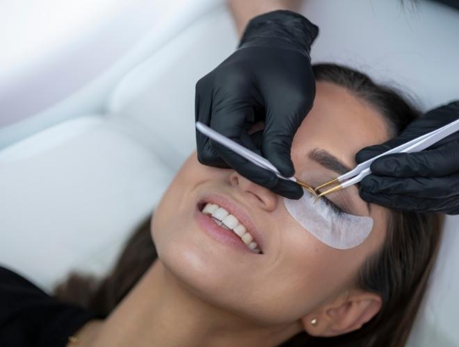 Eyelash extensions procedure