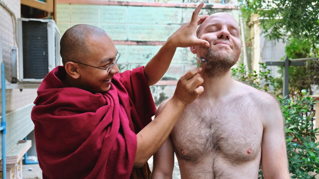 Rasage moine Bouddhiste 2