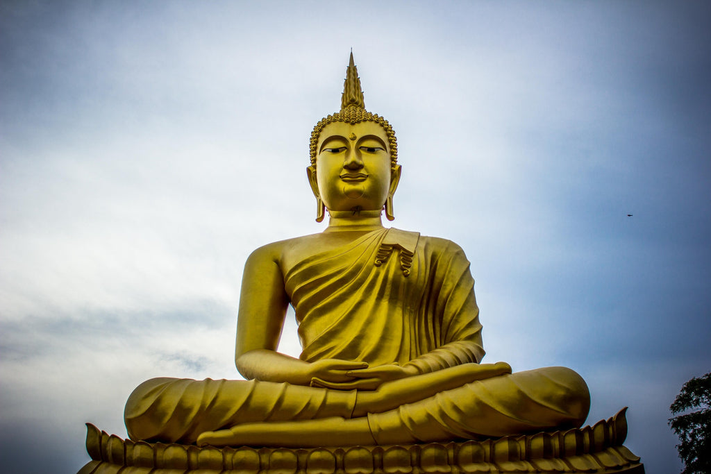 Statue du bouddha d'or